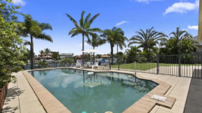 Lux and Space In The Perfect Canal Home, Banksia Beach